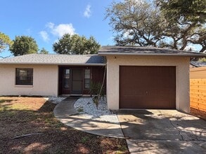 Building Photo - Adorable 2/2 on a dead end street