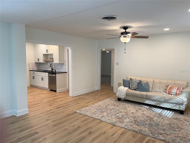 Building Photo - 309 W Palm Dr