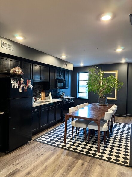 Building Photo - 515 Mosher St