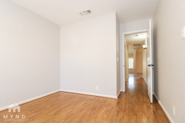 Building Photo - 10257 W Pasadena Ave