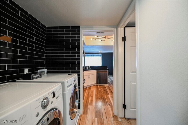 Building Photo - 1640 Crystal Shadows Cir