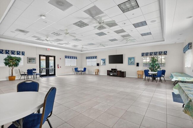 Building Photo - 7410 S Ocean Dr