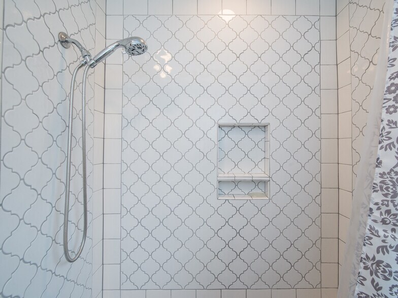 Building Photo - 2323 SE Pine St