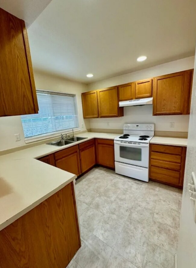 Building Photo - 2962 W Villard St