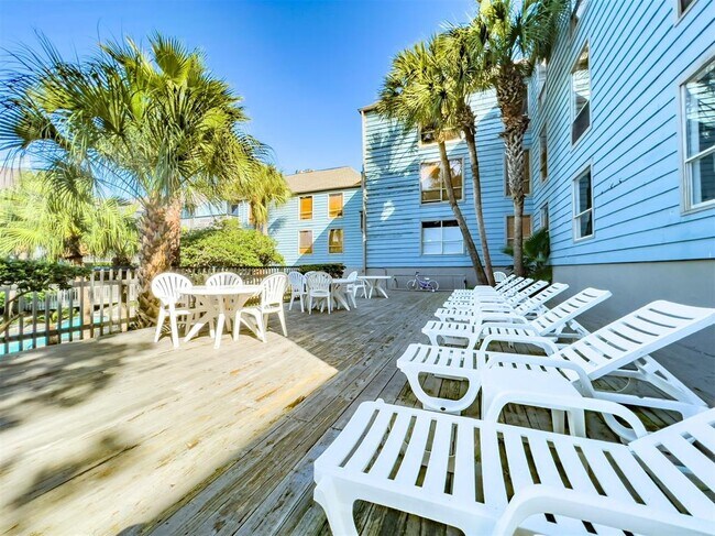 Building Photo - 8100 Seawall Blvd