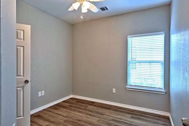 Building Photo - 11911 Nelwood St