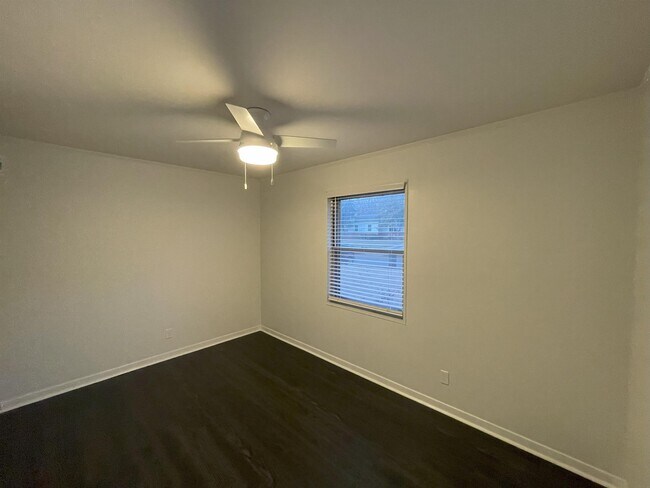 Building Photo - 4967 Kimball Ave