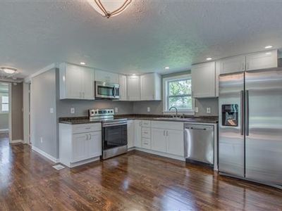 Building Photo - 211 Nix Dr