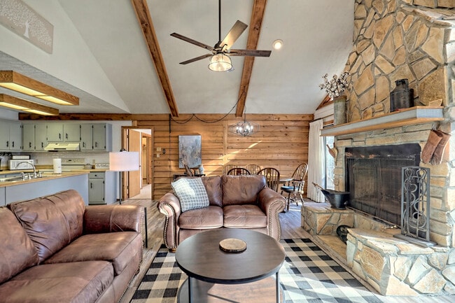 Building Photo - 1021 Saddle Back Cir