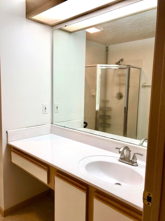 Building Photo - 6835 Villabrook Dr