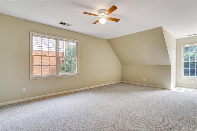 Building Photo - 510 Jacaranda Ct
