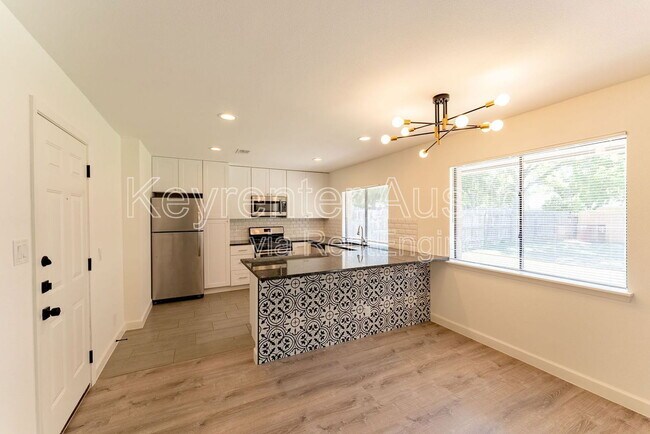 Building Photo - 9409 Meadow Vale