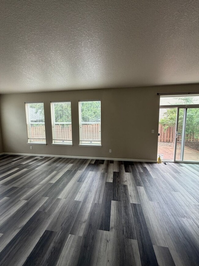 Building Photo - 6108 NE 84th Ave