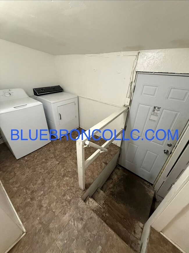 Building Photo - Cozy 1 bedroom house with a lot to offer