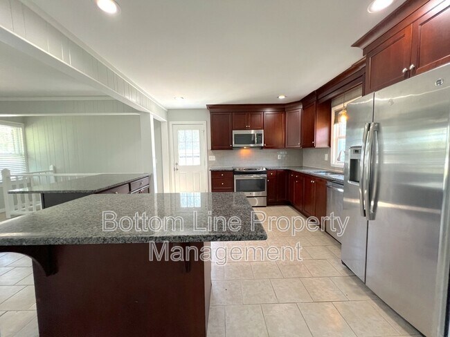Building Photo - 17120 Green Hill Rd
