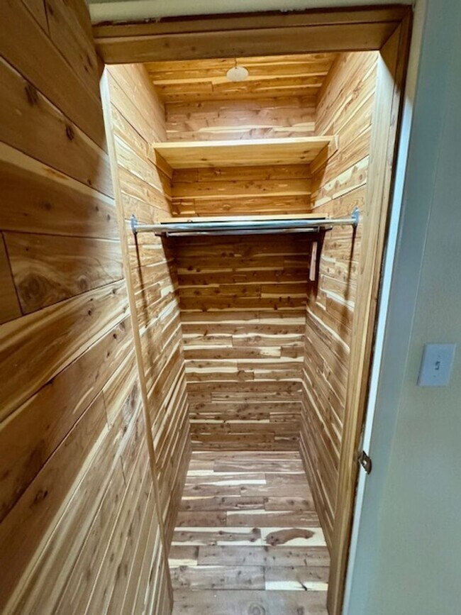 Building Photo - 19 Front St