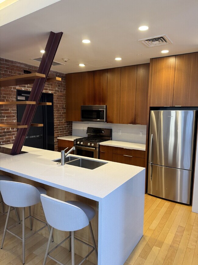 Building Photo - Penthouse Unit with amazing light at The Hayden Building