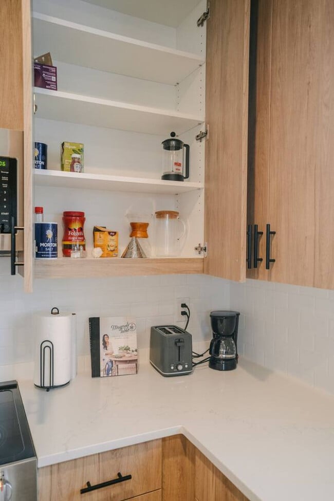 Building Photo - 3505 NE Creston Ave