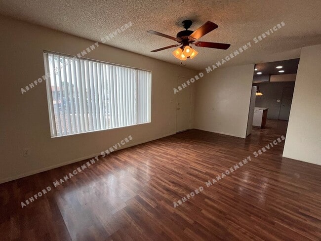 Building Photo - SPACIUS 3 BEDROOM 2 BATHROOM HOME IN GLENDALE FOR RENT