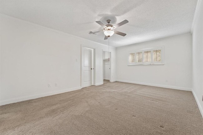 Building Photo - 12811 Shady Knoll Ln