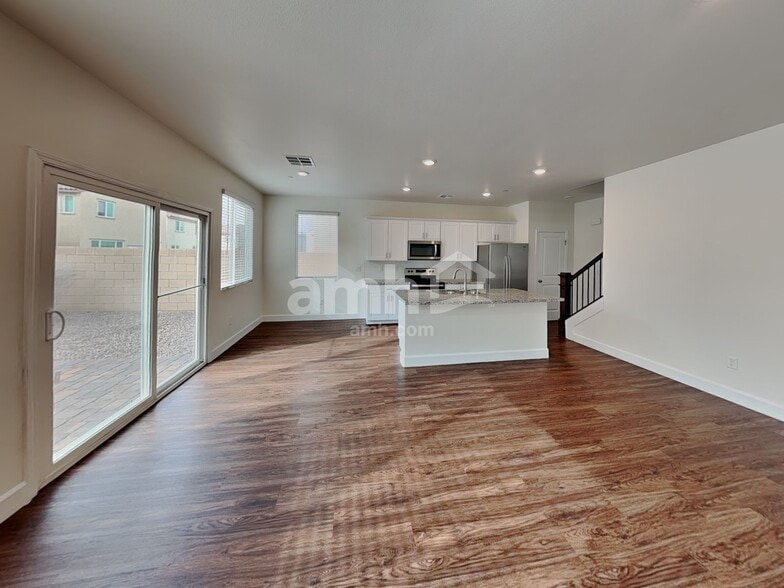 Building Photo - 341 Seville Ave