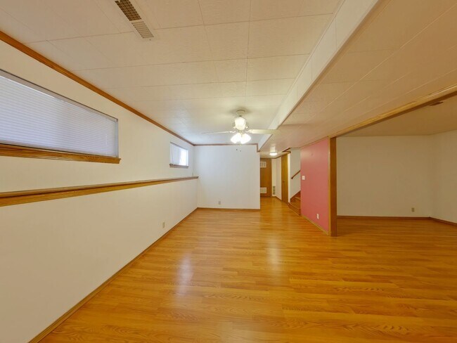 Building Photo - 3 Bedroom Home