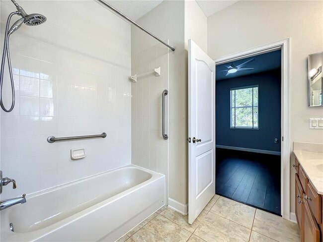 Building Photo - 10041 Oak Quarry Dr