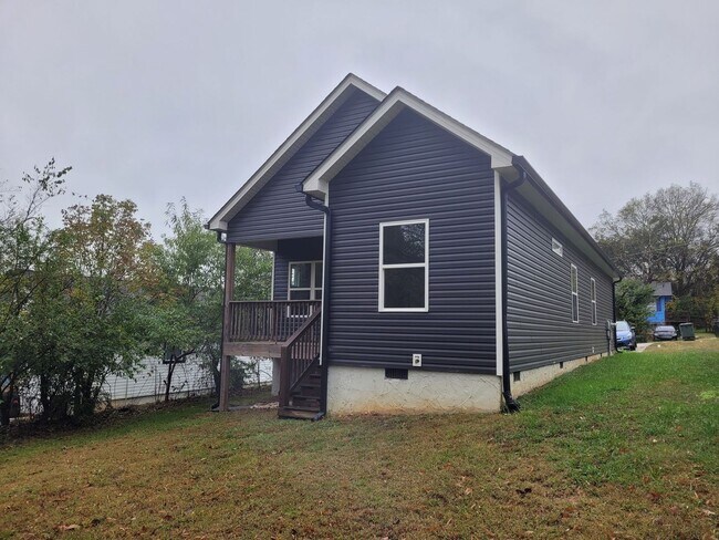 Building Photo - 3014 N Chamberlain Ave