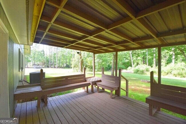 Building Photo - 98 Woodvalley Dr