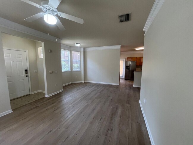 Building Photo - 8819 Villa View Cir