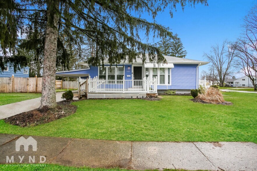 Building Photo - 1221 Manfeld Dr