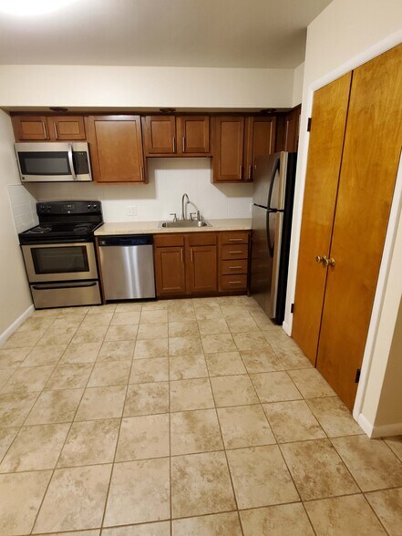 Building Photo - 76 Union Ave SE