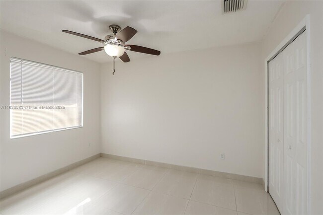 Building Photo - 3156 SW 27th St