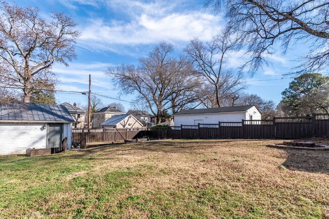 Building Photo - Standout 3-bed, 1.5-bath 1930s Richmond home full of vintage charm