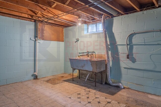 Building Photo - 1522 E 172nd St