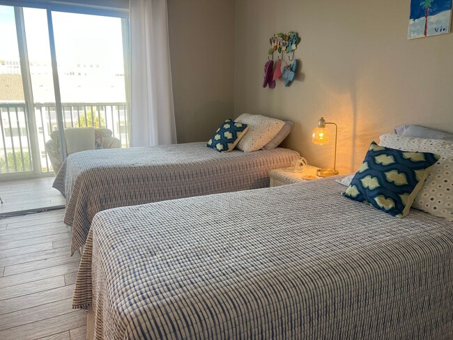 Building Photo - NEW PRICE! 2BD/2BA with Detached Carport on Venice Island!