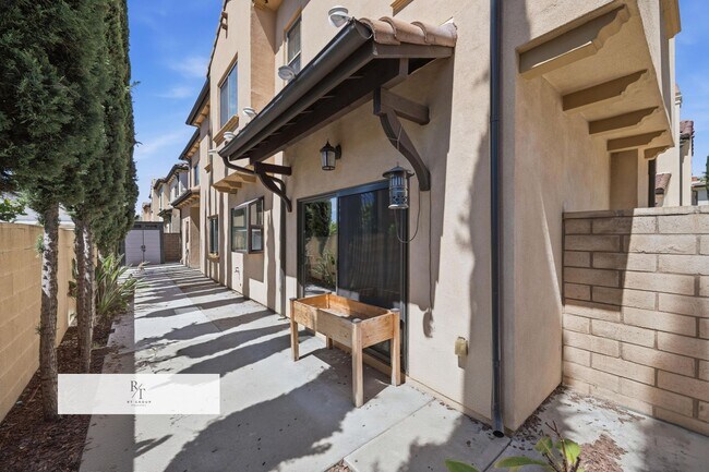 Building Photo - Beautiful Mediterranean Luxury Home in Exclusive Gated Villa Sierra, Arcadia