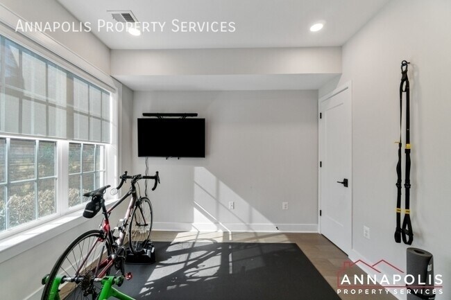 Building Photo - 285 West St