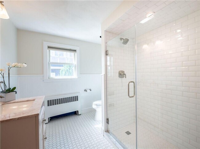 Building Photo - 573 Wolcott Ave