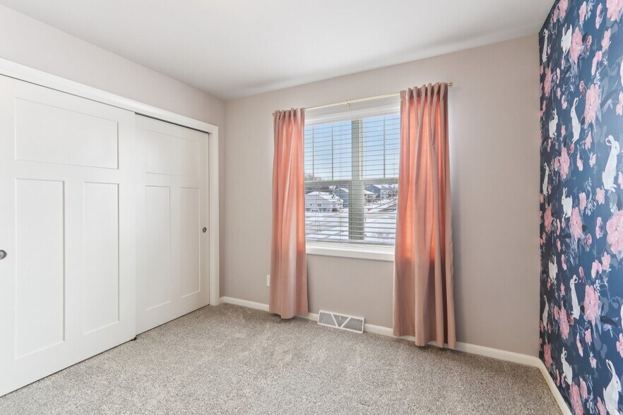 Building Photo - 204 Sugar Maple Ln