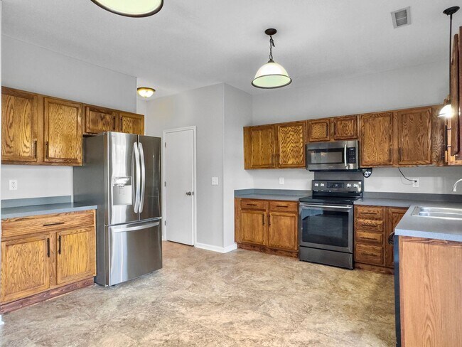 Building Photo - 4080 Laurelwood Dr