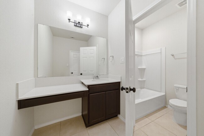 Building Photo - 8663 Cedardale Park Dr