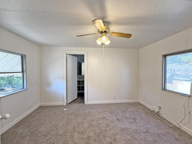 Building Photo - 6227 Forest Acre Cir N