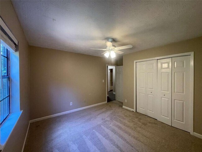 Building Photo - 55 Hunt Ridge Dr