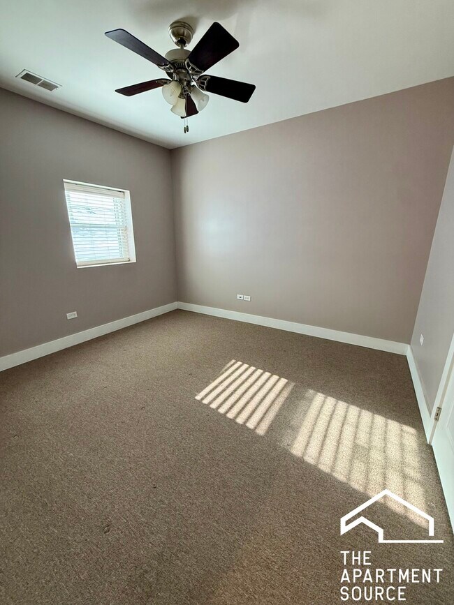 Building Photo - 3433 S Indiana Ave