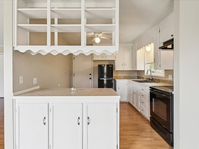 Building Photo - 2607 S Maplewood Ave