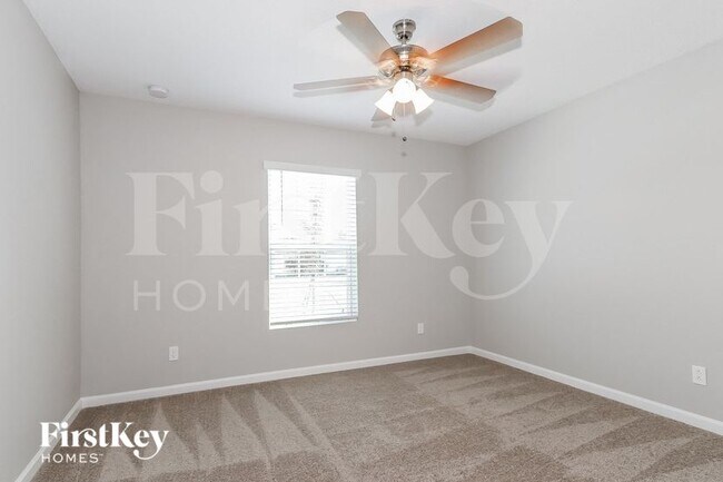 Building Photo - 957 SE Caravan Ave