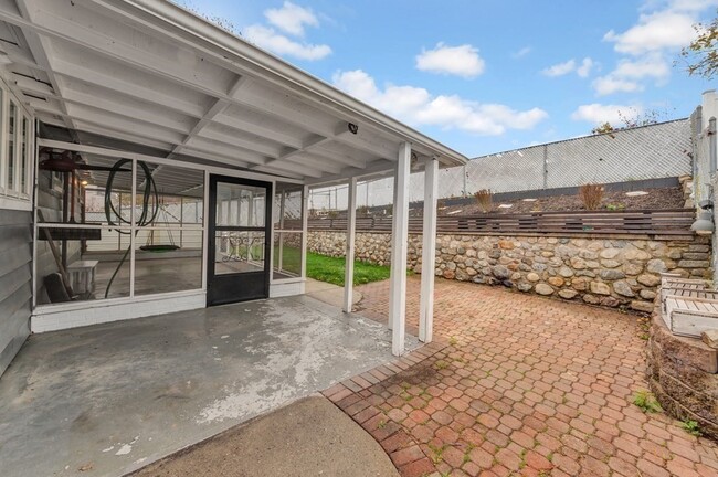 Building Photo - 61 Montmorenci Ave