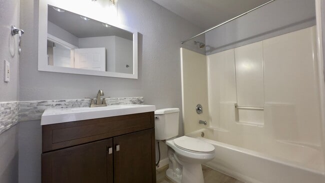 Building Photo - One-Level Home w/ Fenced Yard & Park Access