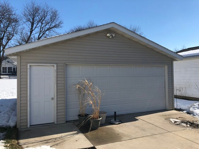 Two-car garage - 112 S Stewart St